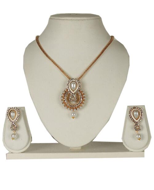 Magnetic Trading Designer diamond necklace set 