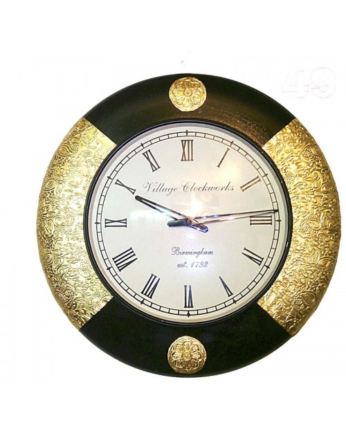 Metal Fitted in Corner Side Wooden Round Wall Clock